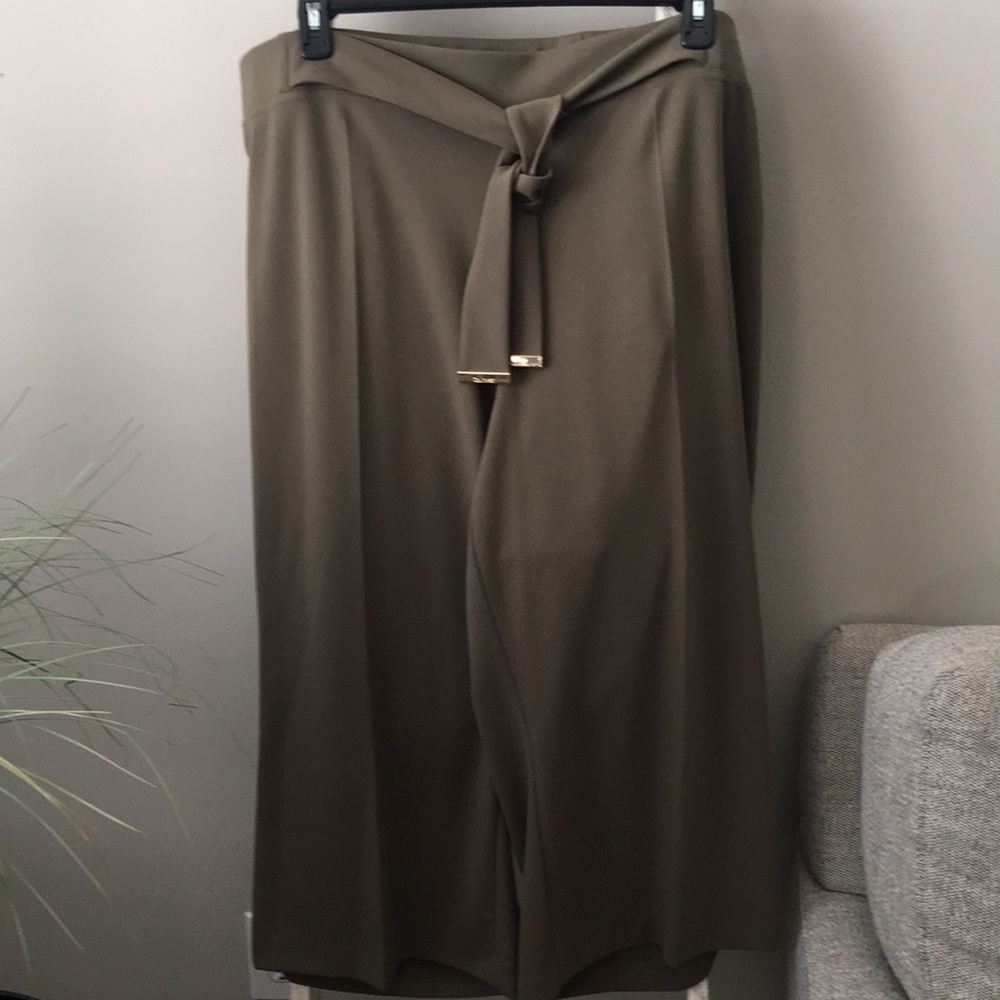 Nice CK Wide Alex Crop, NWT, Retail $90.